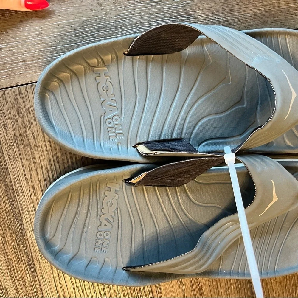 Men’s grey hoka flip flops